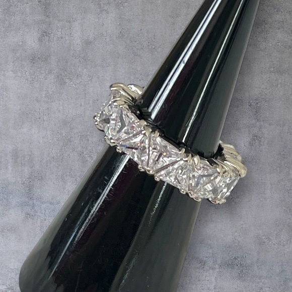 Infinity ring silver plated, shiny large clear CZ - Picture 6 of 8